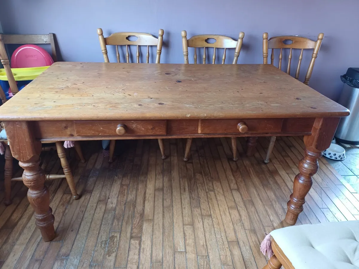 FREE Dining room table and chairs - Image 3