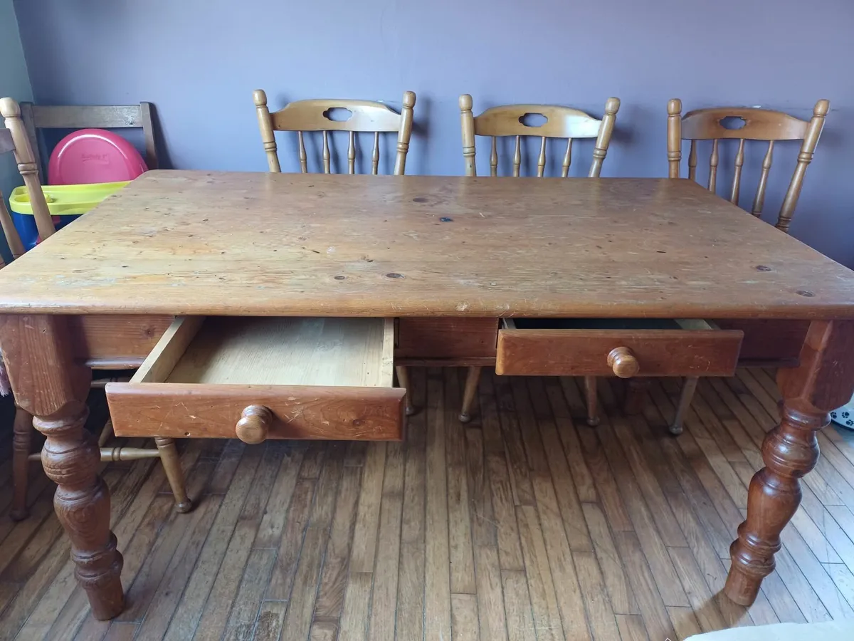 FREE Dining room table and chairs - Image 4
