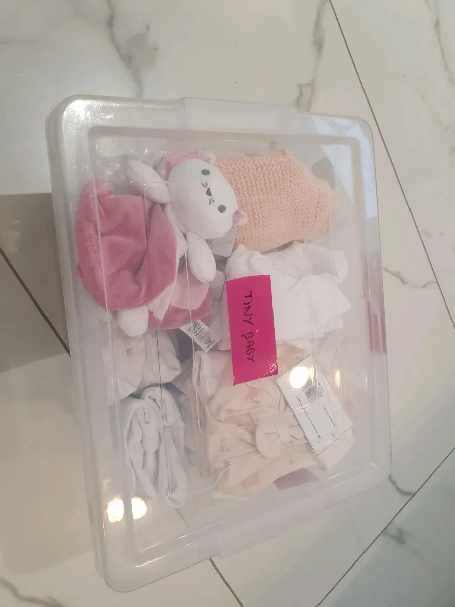 Tiny baby clothes - Image 1