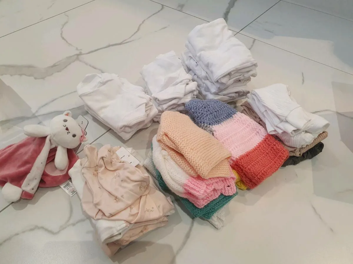 Tiny baby clothes - Image 2