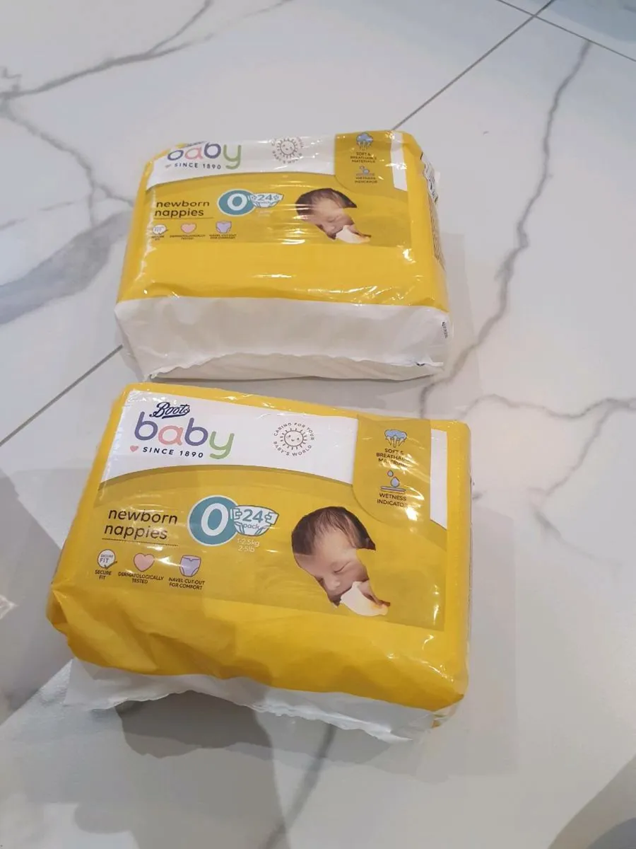 Tiny baby clothes - Image 3