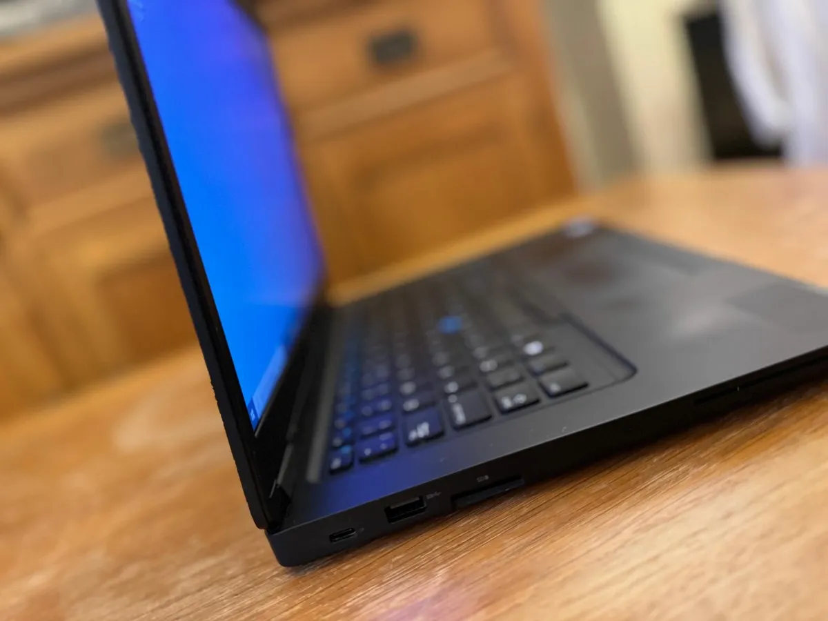 Dell Latitude 5491 14" i5- 8300H - Image 4