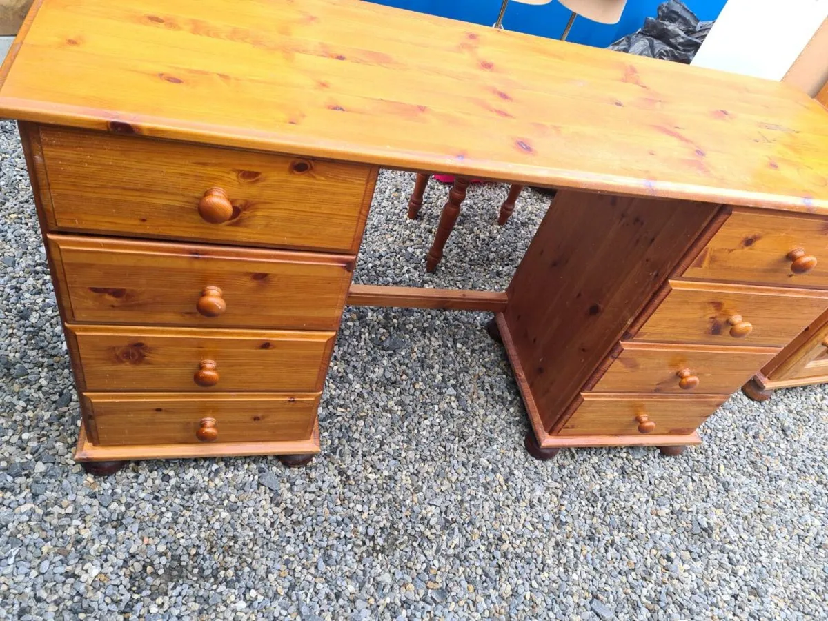 Solid pine dressing table - Image 1