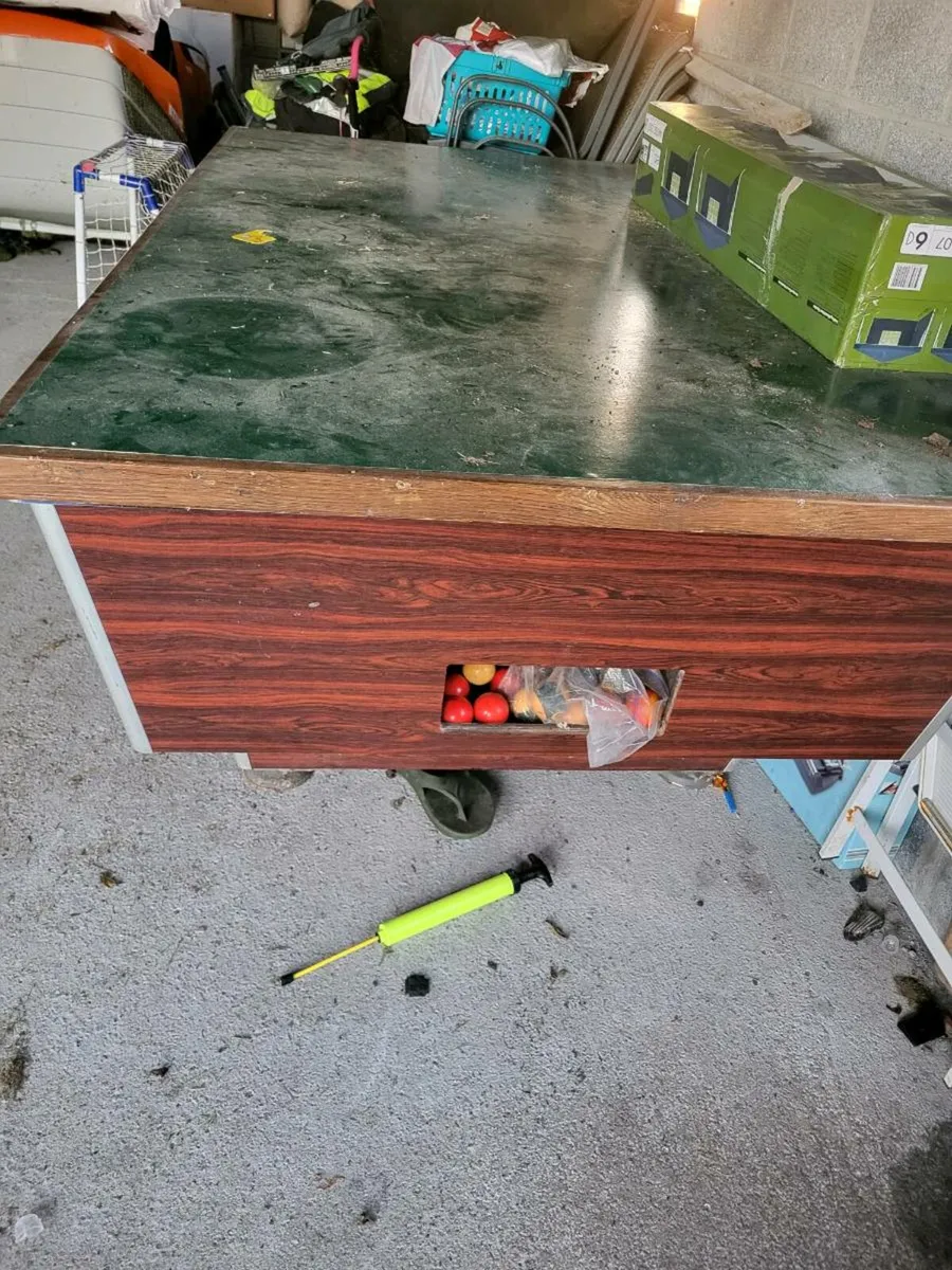 Pool table - Image 1