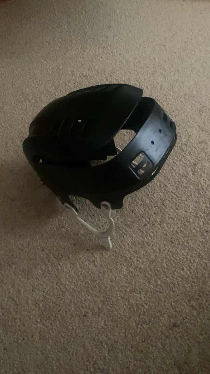 Oldstyle hurling helmet - Image 2
