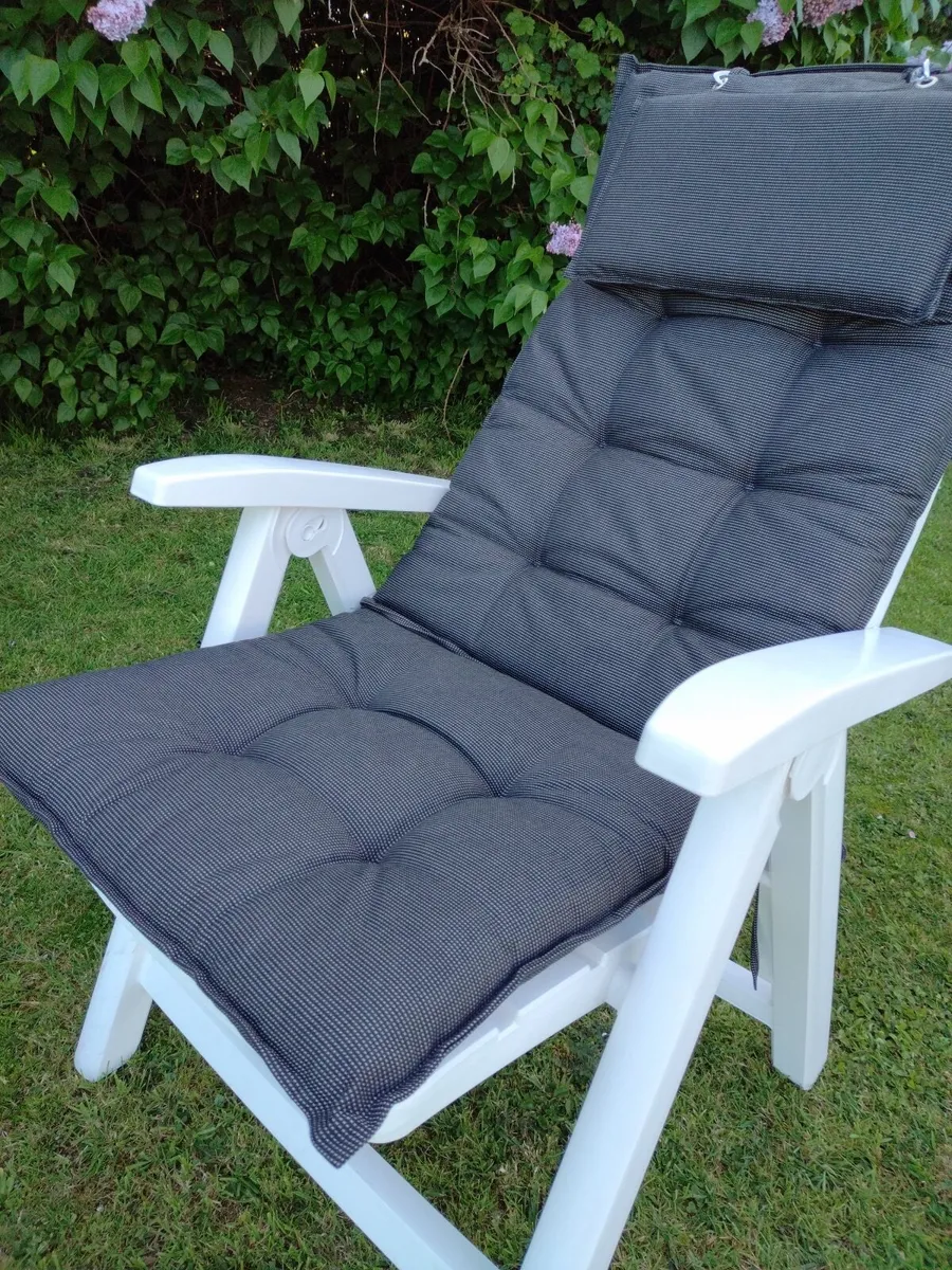 x1 Large White Plastic Recliner Garden Chair - Image 1