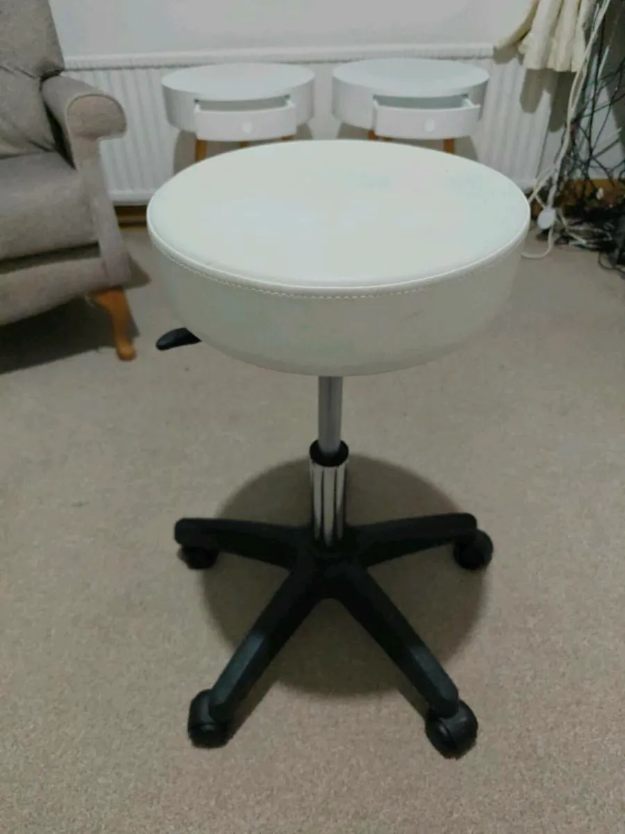Height adjustable Stool - Image 1