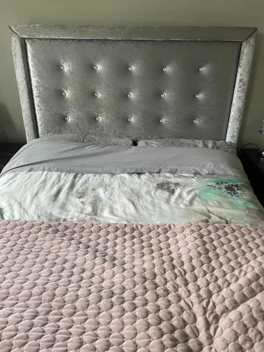 Double bed frame - Image 1