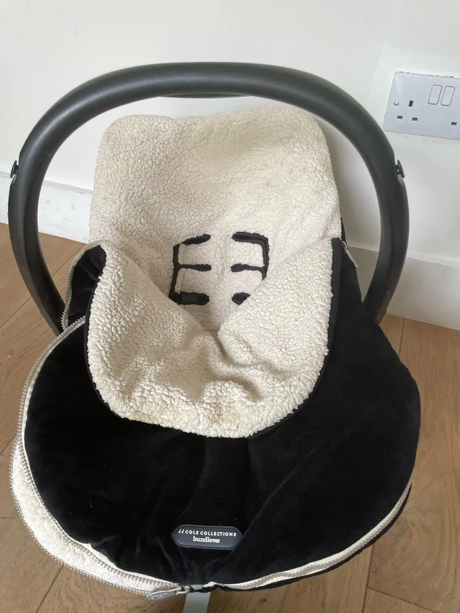 Maxi cosi car seat - Image 2