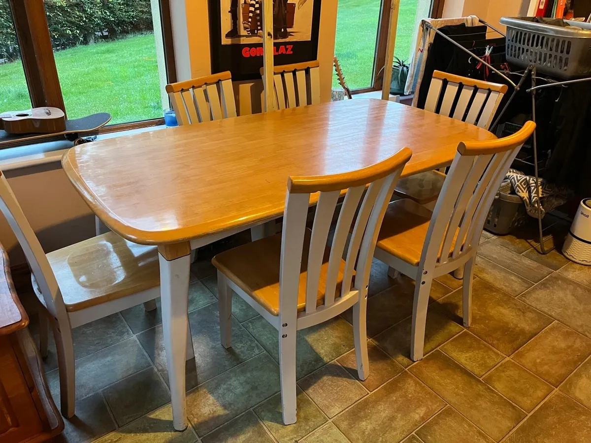 Kitchen/ dining table and 6 chairs - Image 2