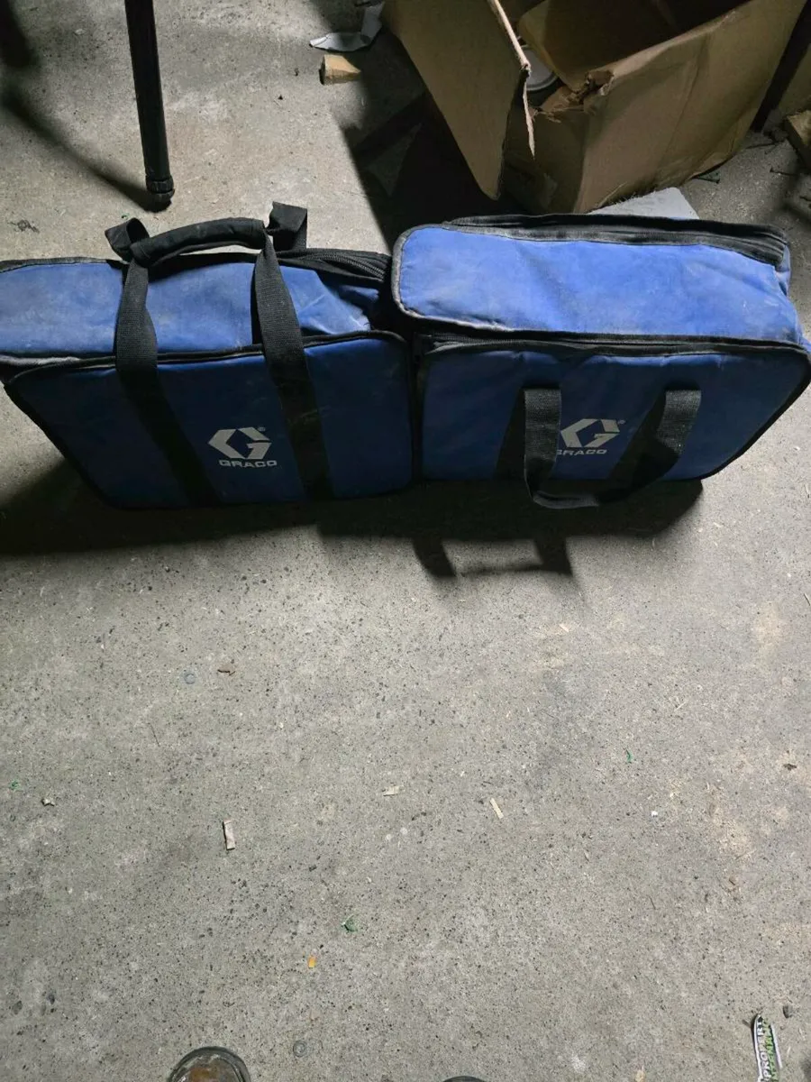 Graco UltraMAX Cordless Handheld Airless Sprayer - Image 2