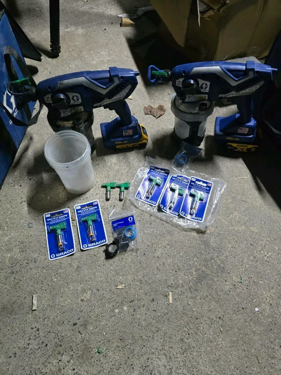 Graco UltraMAX Cordless Handheld Airless Sprayer - Image 1
