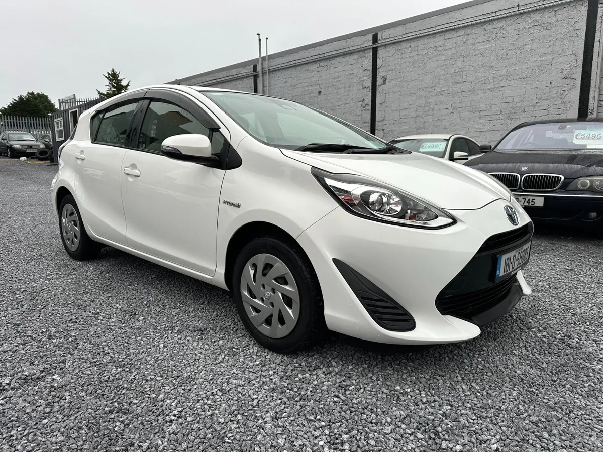 2018 (181) Toyota Aqua Hybrid 5DR Auto - Image 1