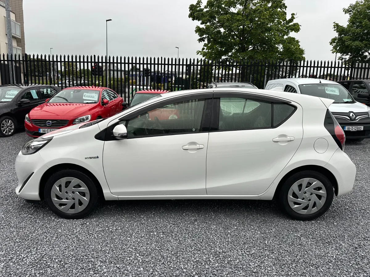 2018 (181) Toyota Aqua Hybrid 5DR Auto - Image 4