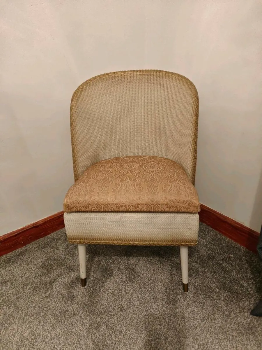 Nursing chair with storage - Image 1