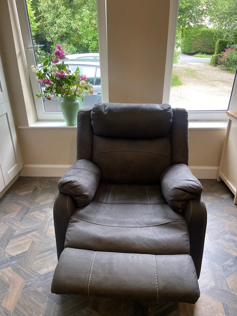 Recliner - Image 2