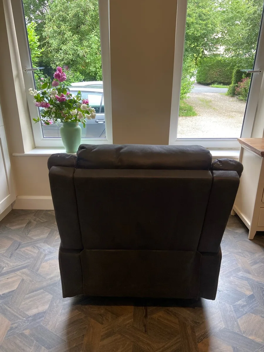 Recliner - Image 3