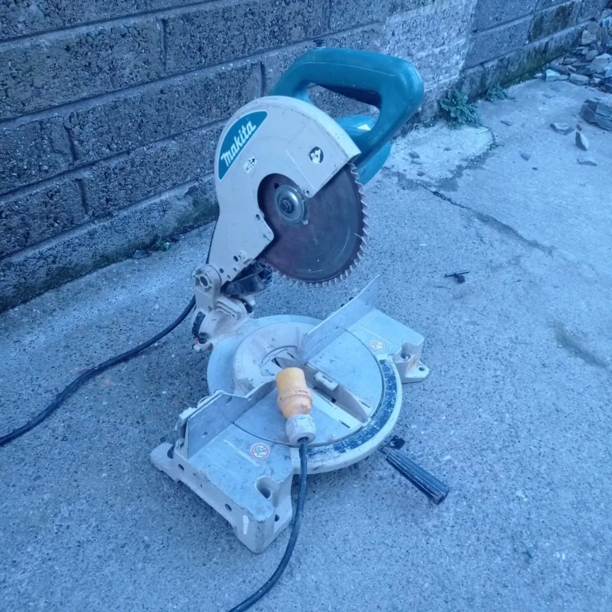 Makita 10 Inch Chopsaw - Image 1