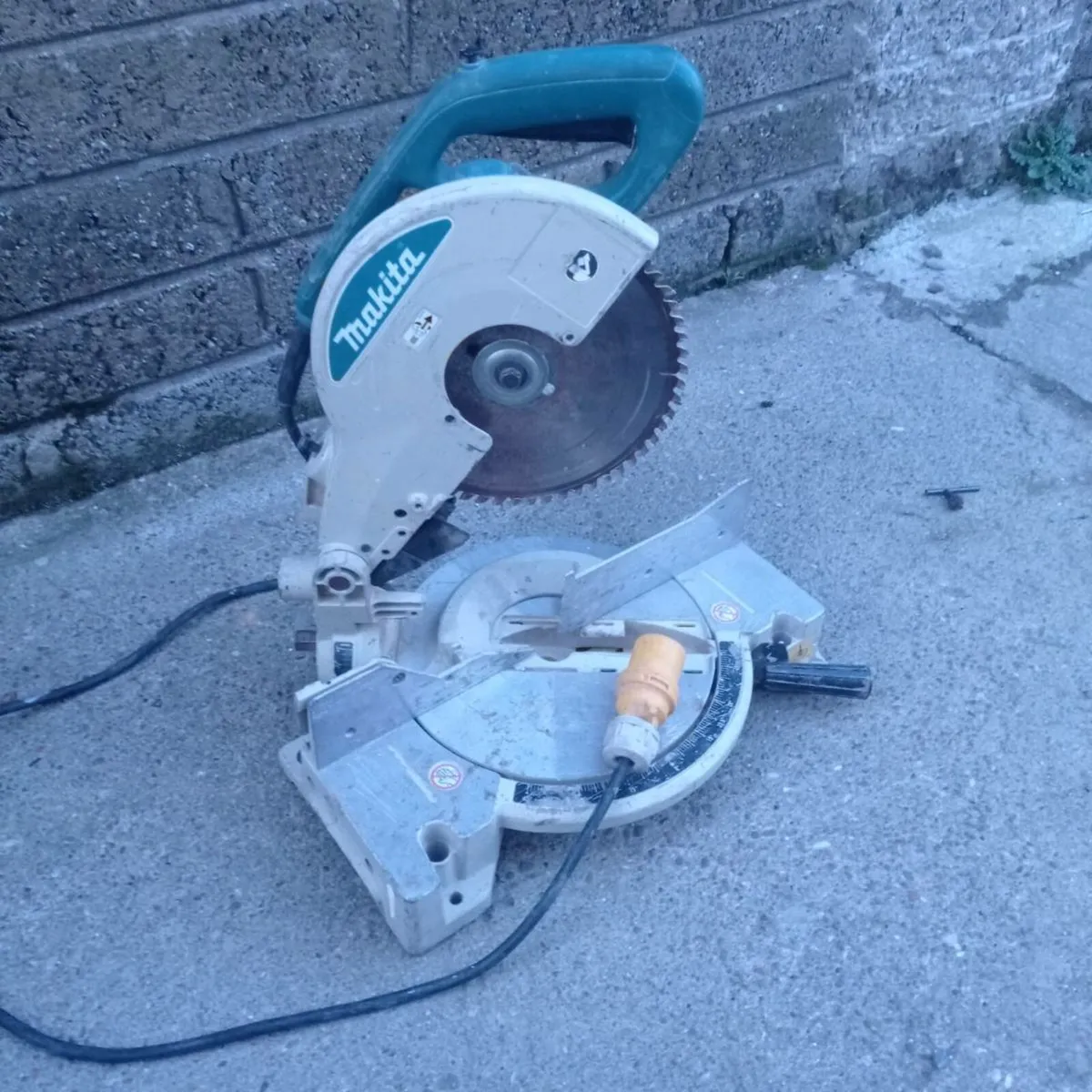 Makita 10 Inch Chopsaw - Image 2