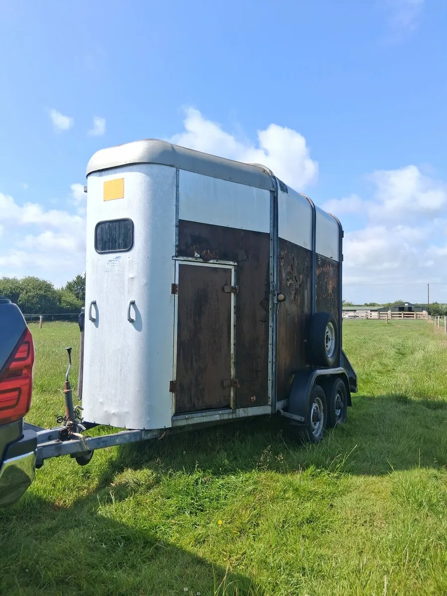 Horse box - Image 1