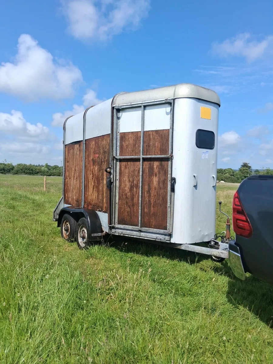 Horse box - Image 2
