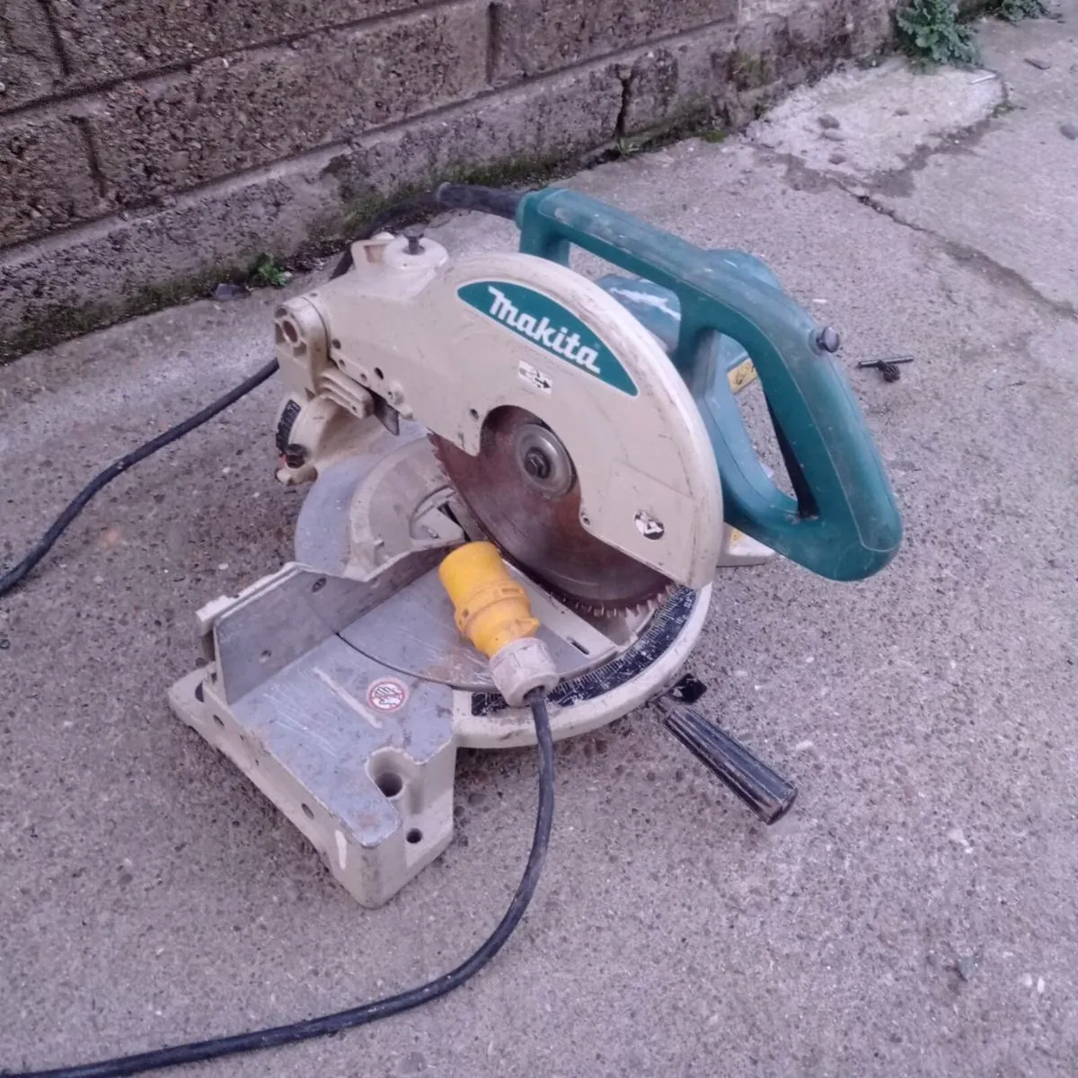 Makita 10 Inch Chopsaw - Image 4