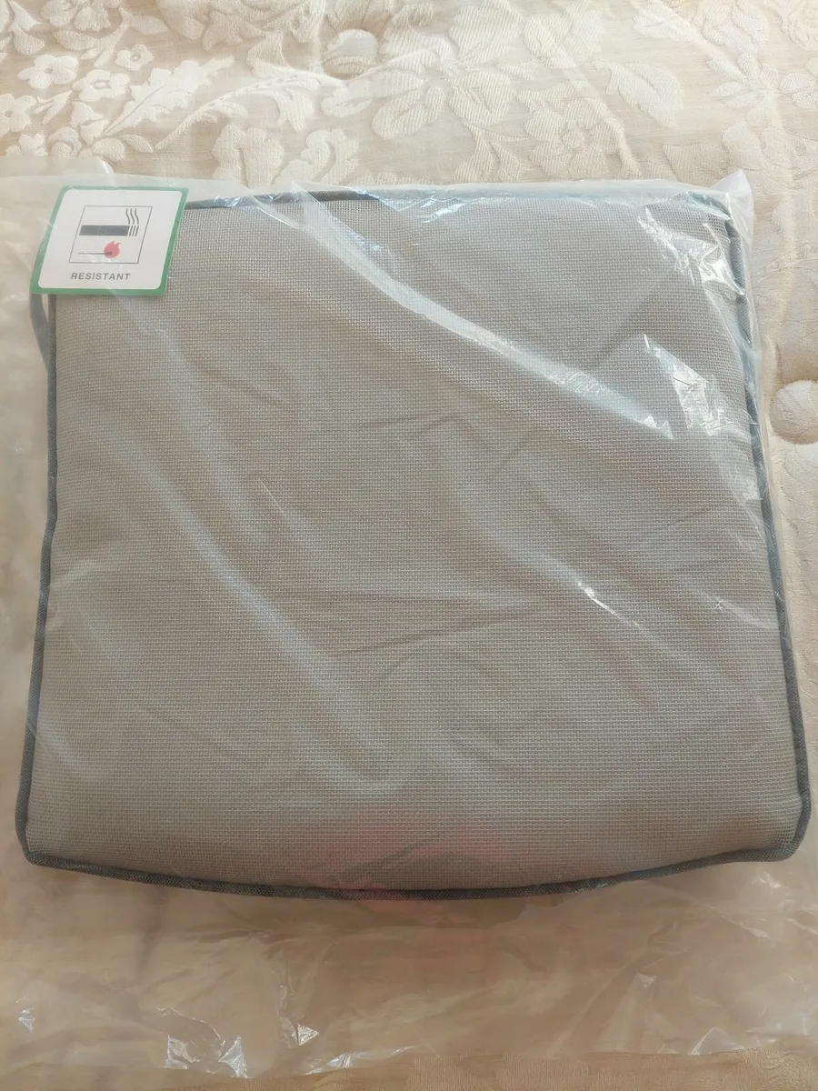 4 Brand New Garden Chair Cushions - Image 2