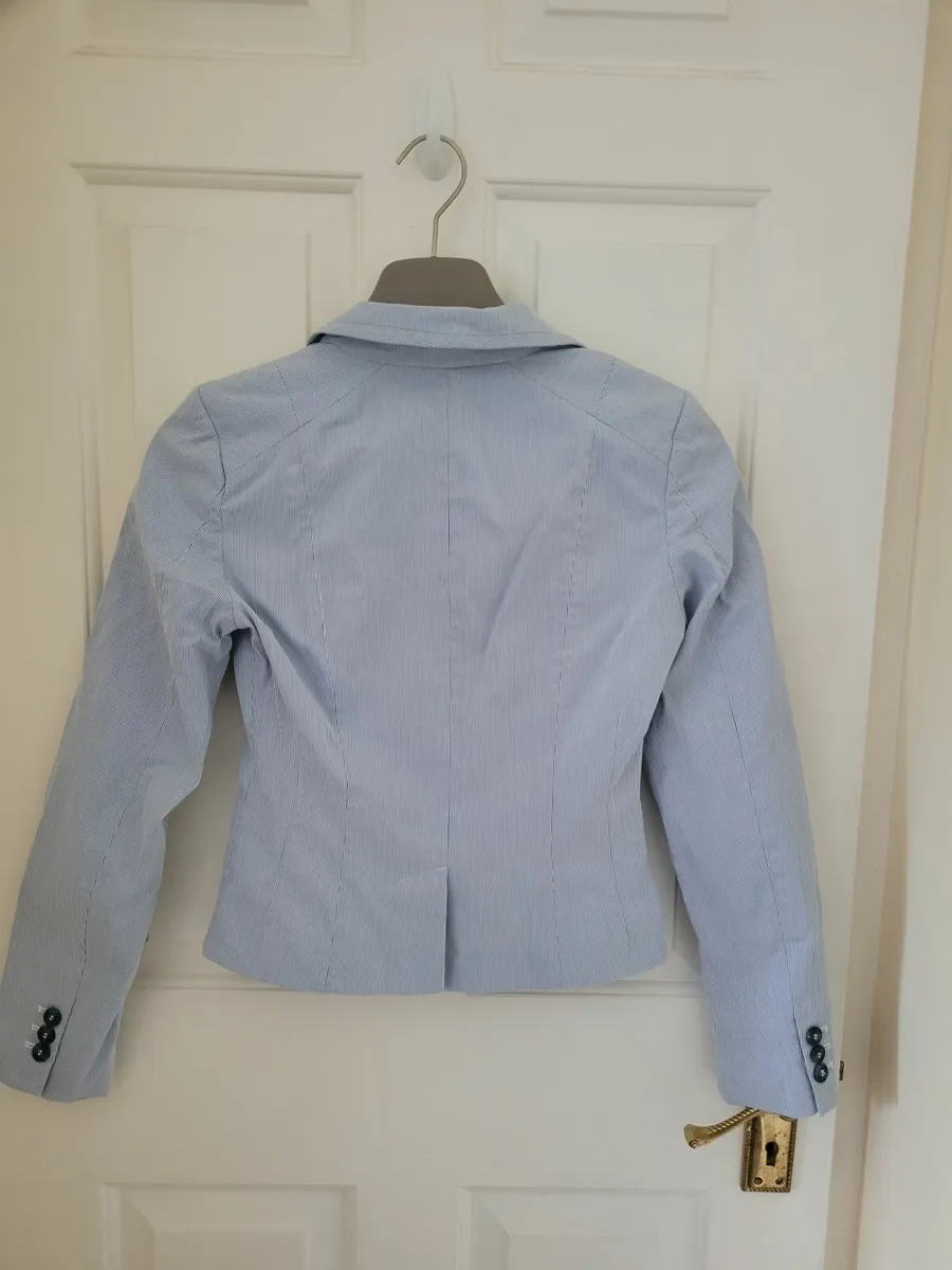 H&M Blazer Size 8 - Image 2