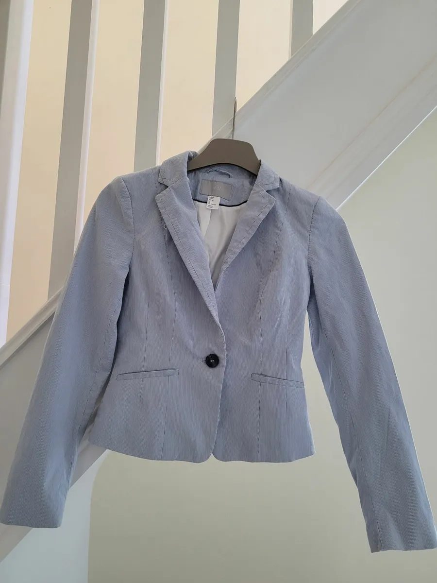 H&M Blazer Size 8 - Image 3