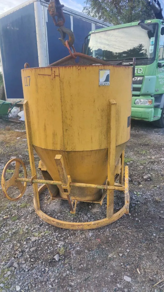 1 Cube Secatol Concrete Skip - Image 2
