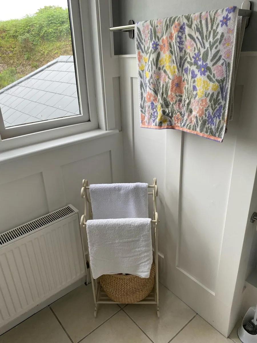 Towel rack - Image 1
