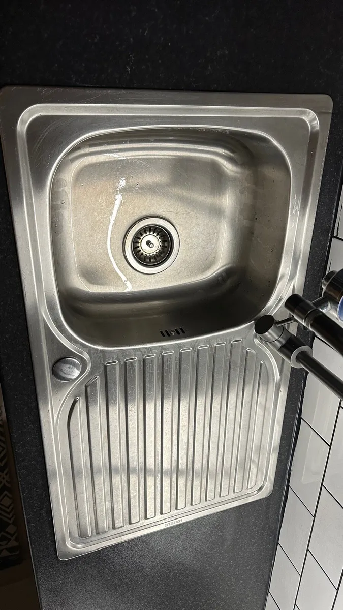 Kitchen counter and sink - Image 3