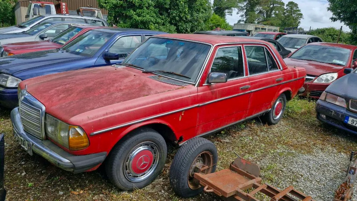Mercedes benz e200 w123 - Image 1