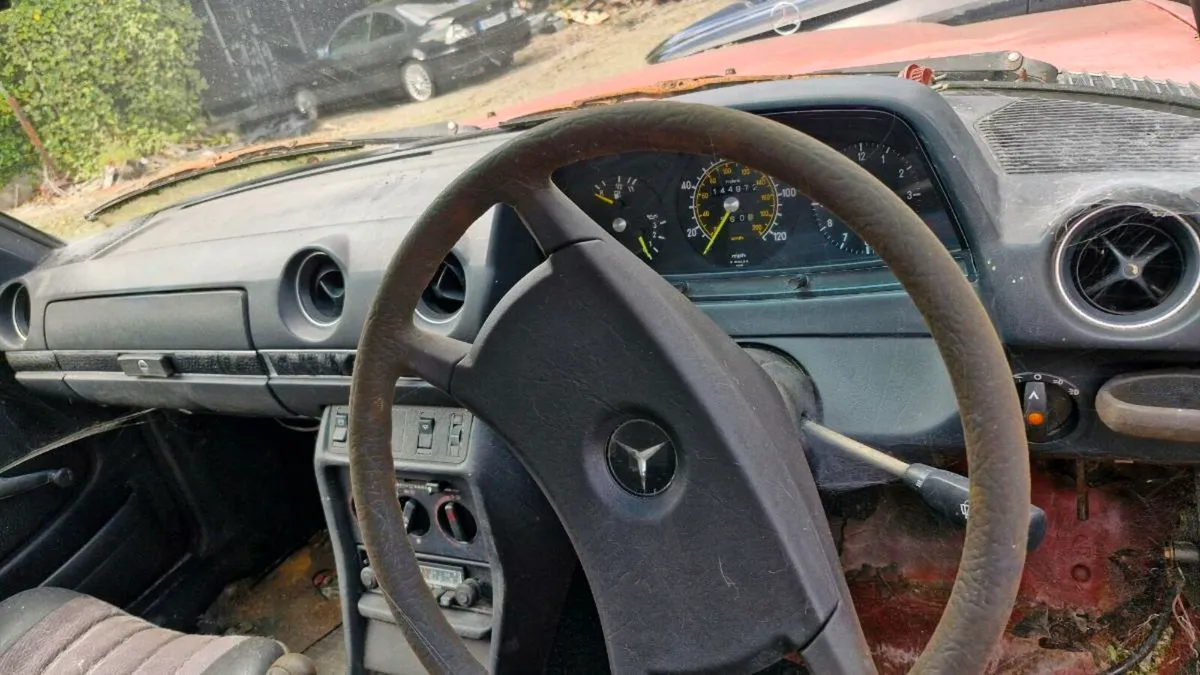 Mercedes benz e200 w123 - Image 4