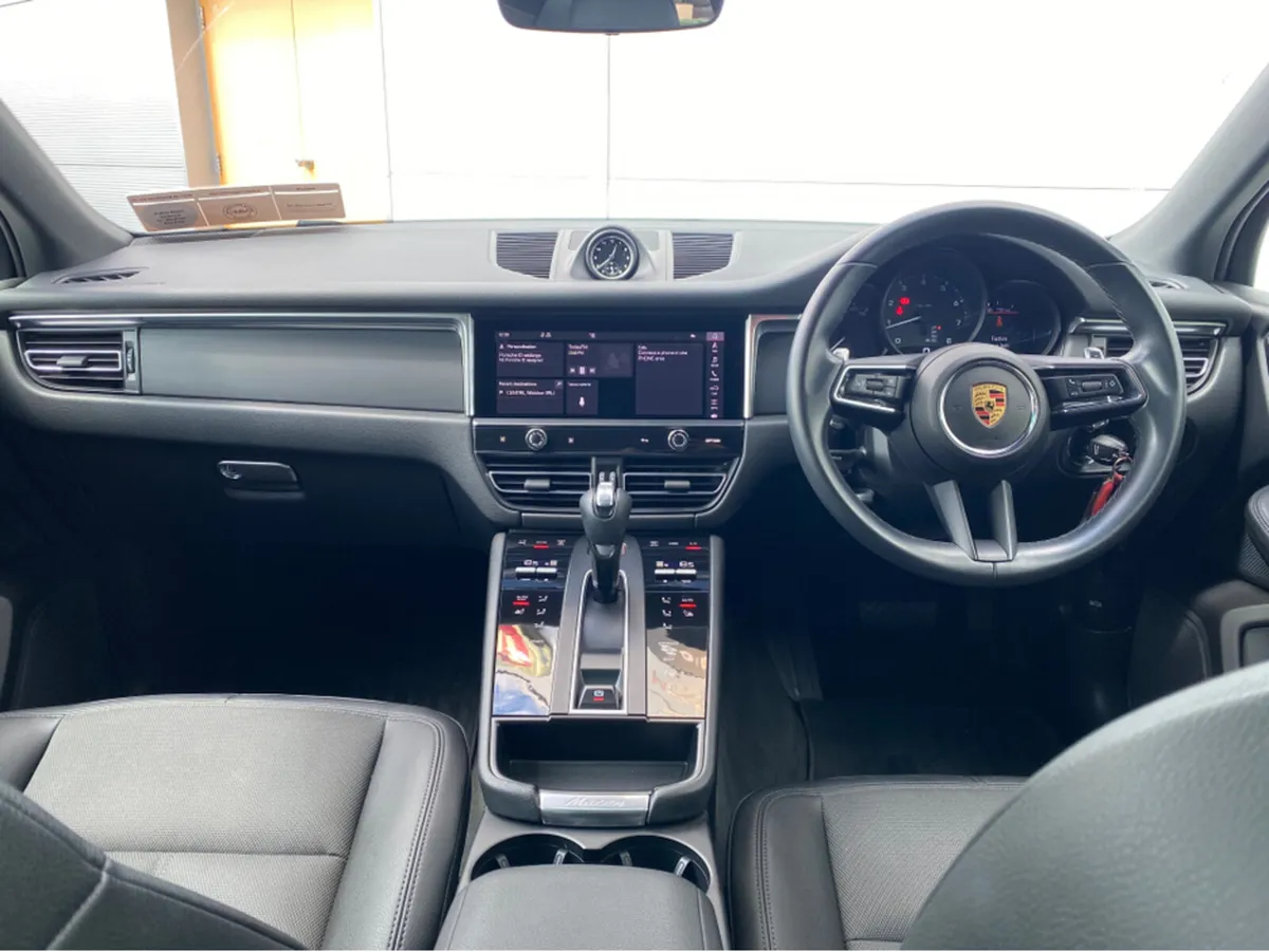 Porsche Macan 2.0 5DR AUTO - Image 3