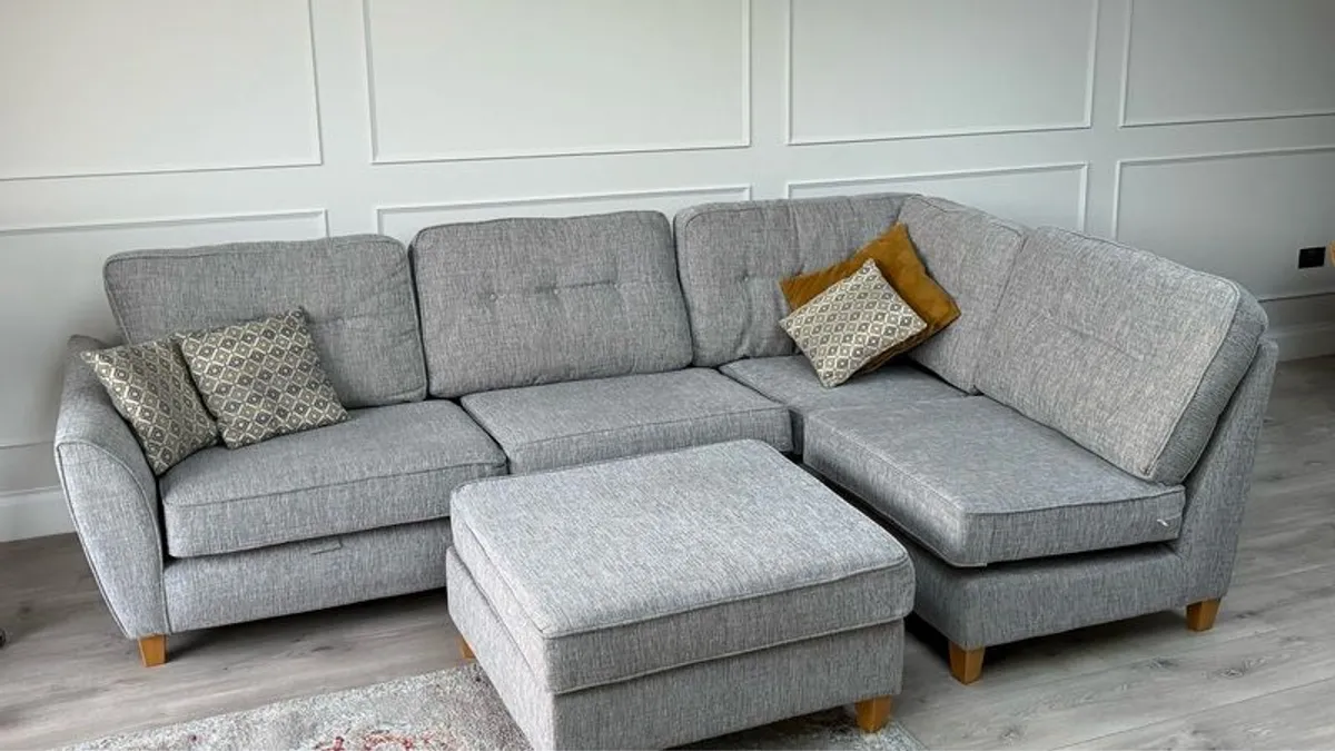 sofa corner , barely used , from EZLiving - Image 1
