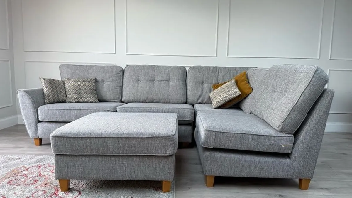 sofa corner , barely used , from EZLiving - Image 2
