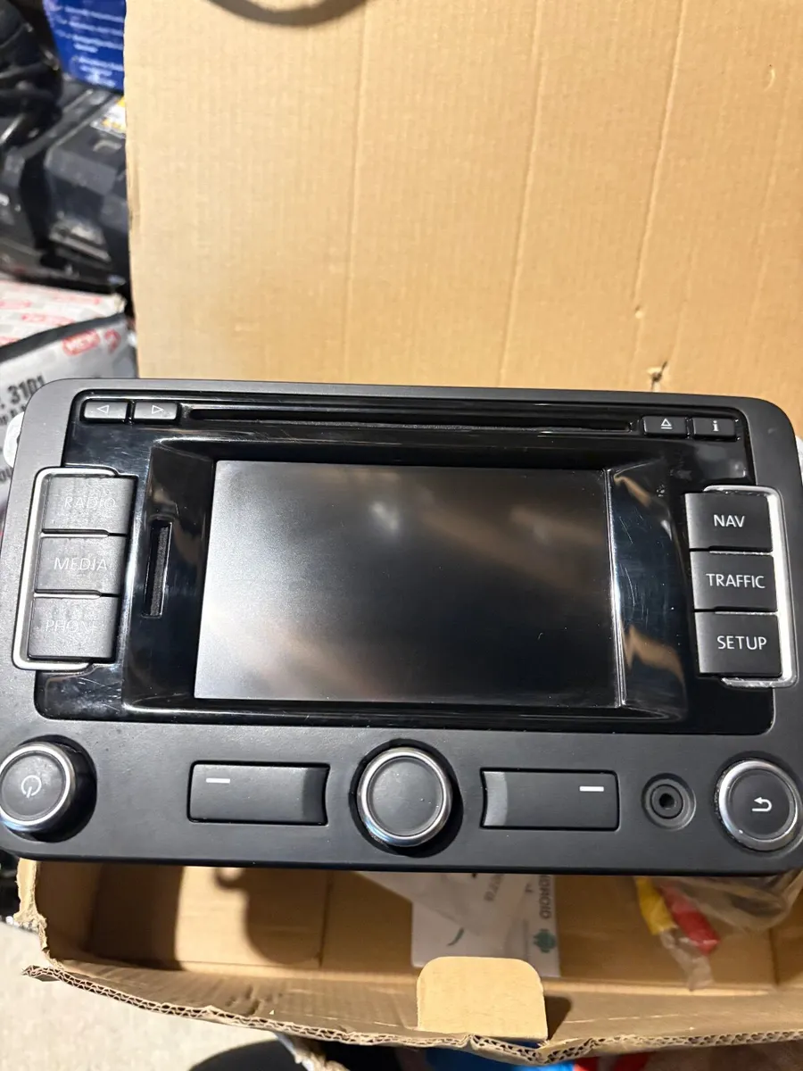 Volkswagen infotainment radio - Image 1
