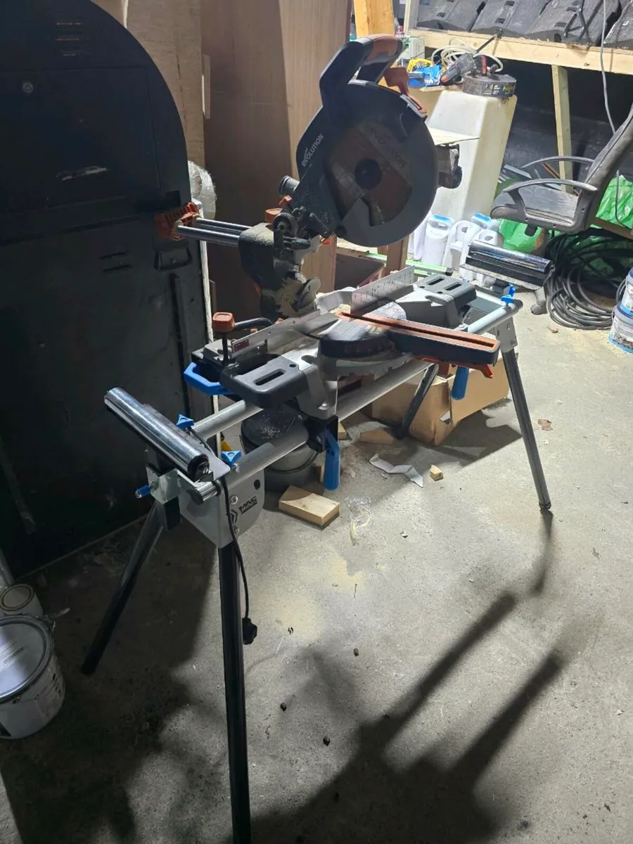 Saw with stand - Image 1