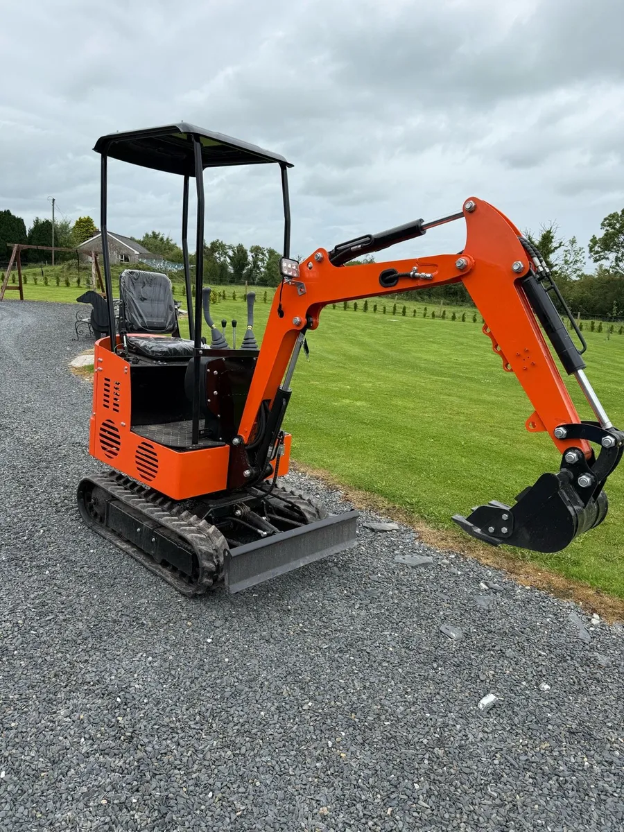 1 ton mini digger - Image 1