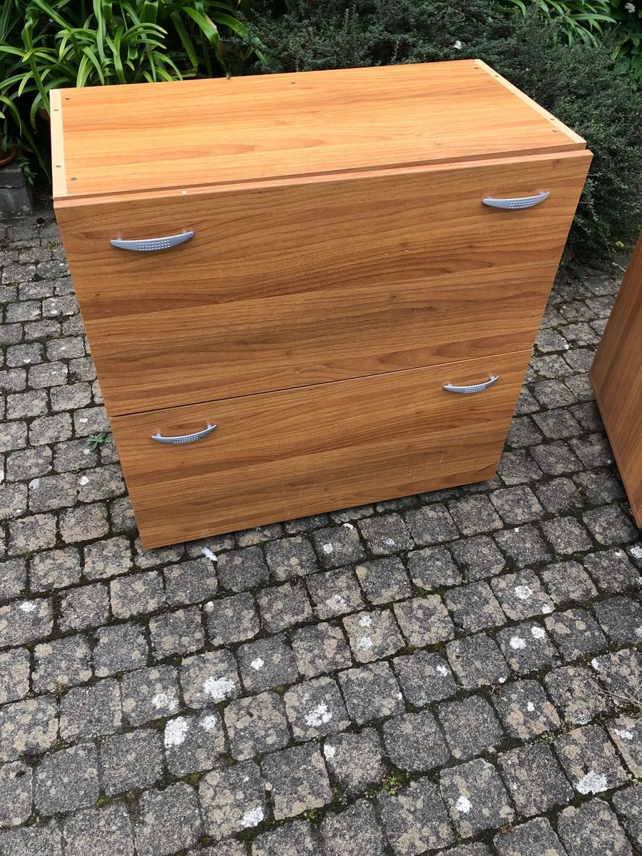 Office furniture - Image 1