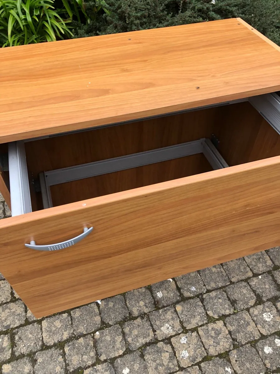 Office furniture - Image 2