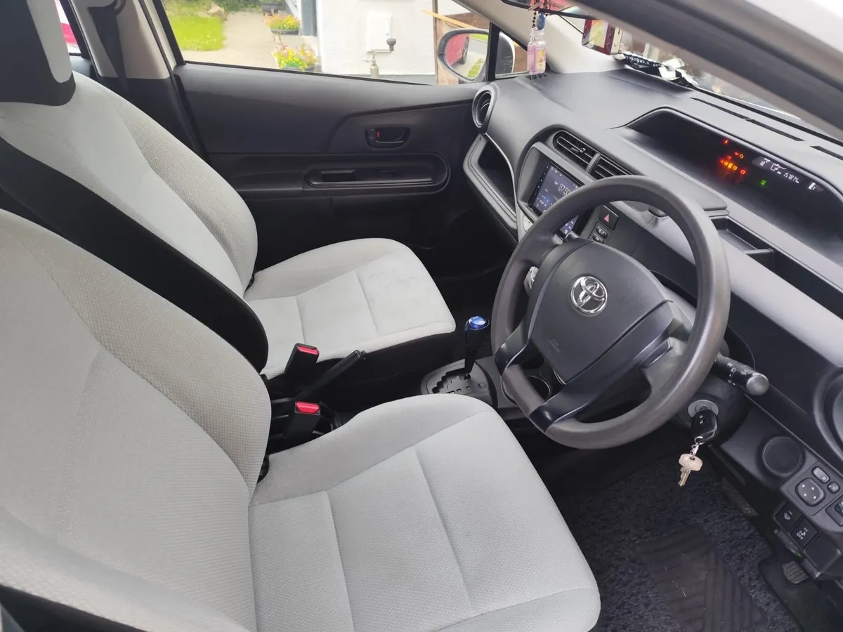 Toyota Aqua 2015 - Image 2
