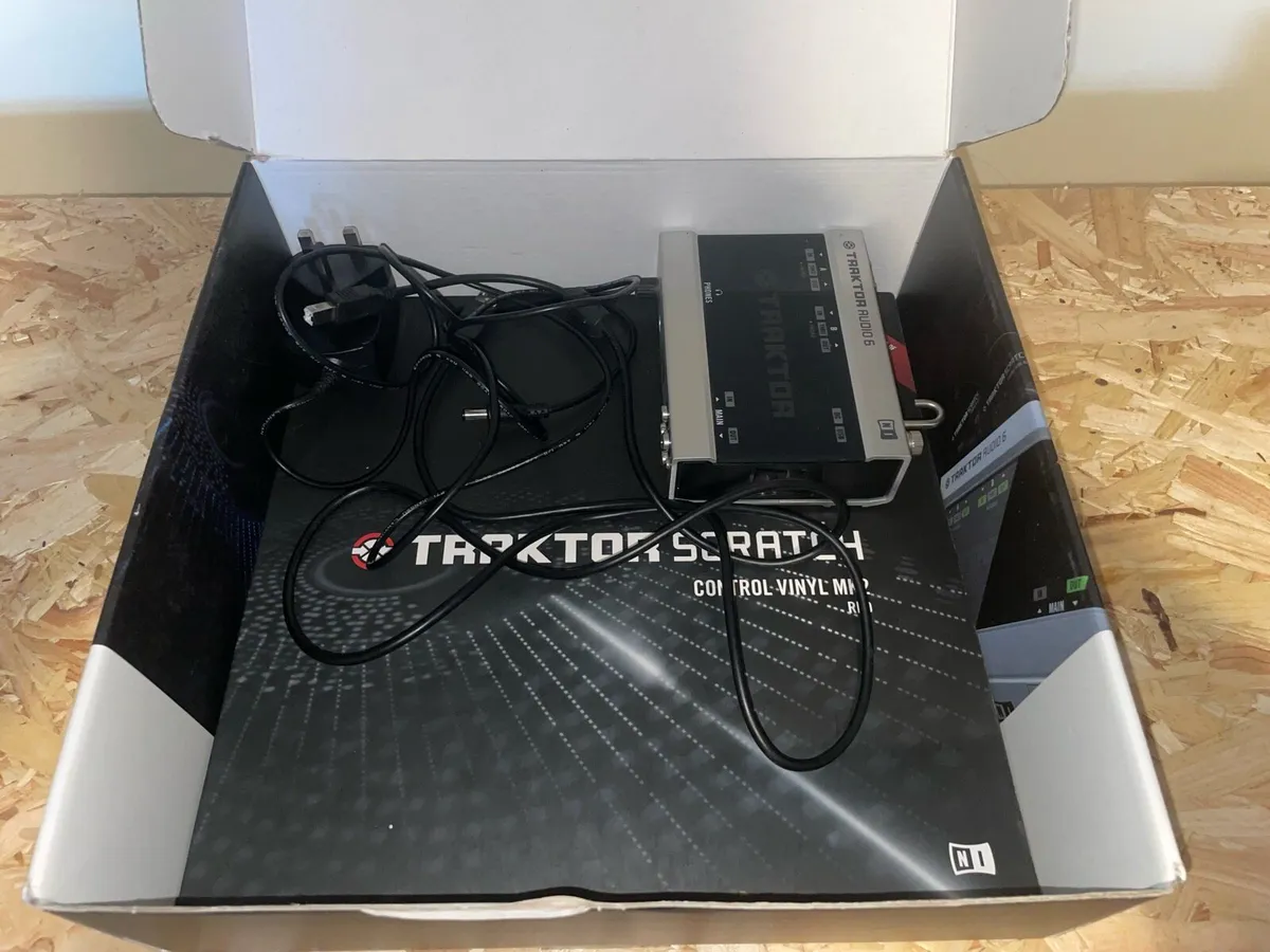 Traktor A6 Audio Interface + Control Vinyls - Image 1