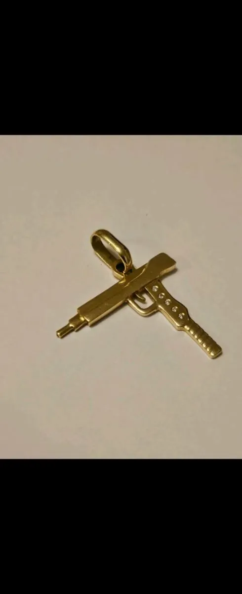 18K Gold Pendant - Image 1