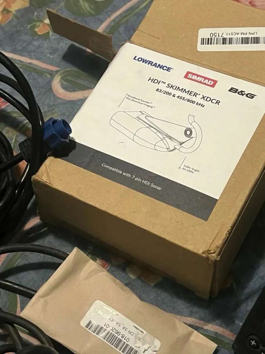 Lowrance Elite-7 Ti2 fishfinders + transducer - Image 2