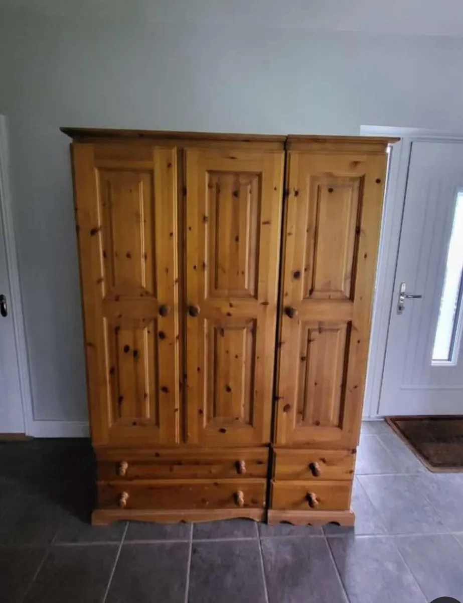 Pine tripple wardrobe