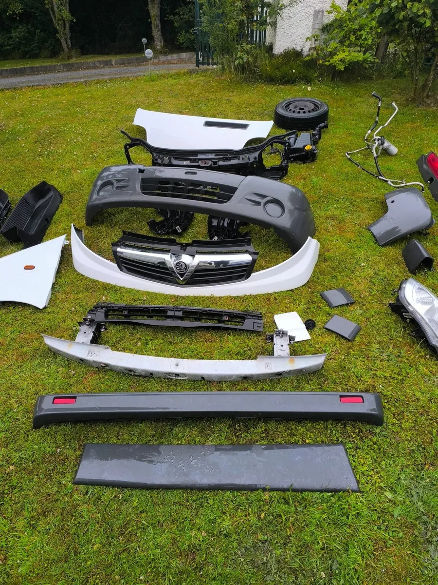 Vivaro parts - Image 1