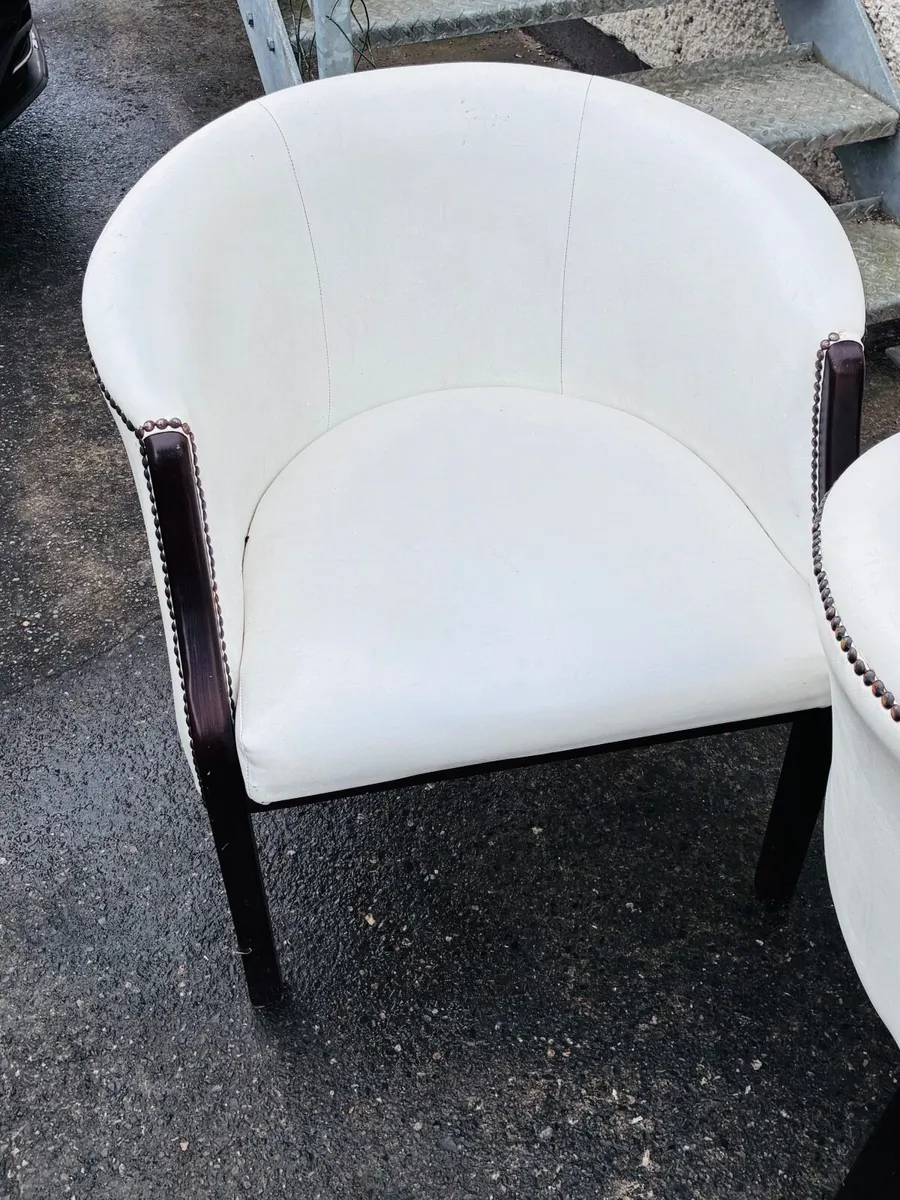 Commercial bar or restaurant pod chairs - Image 2