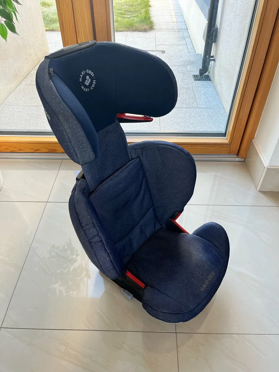 Car Seat - Image 1